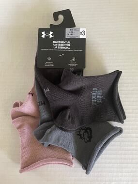 UNDER ARMOUR WOMENS 3 PAIR LIGHTWEIGHT QUARTER SOCKS NEW